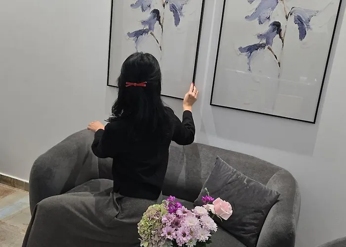 Pink Hub No 2 In The Heart Of * تيرانا